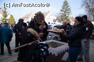 [P19] Lolele erau asteptate cu gogoși și rachiu » foto by Mika
 - 
<span class="allrVoted glyphicon glyphicon-heart hidden" id="av1053584"></span>
<a class="m-l-10 hidden" id="sv1053584" onclick="voting_Foto_DelVot(,1053584,21648)" role="button">șterge vot <span class="glyphicon glyphicon-remove"></span></a>
<a id="v91053584" class=" c-red"  onclick="voting_Foto_SetVot(1053584)" role="button"><span class="glyphicon glyphicon-heart-empty"></span> <b>LIKE</b> = Votează poza</a> <img class="hidden"  id="f1053584W9" src="/imagini/loader.gif" border="0" /><span class="AjErrMes hidden" id="e1053584ErM"></span>