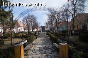 [P02] Parcul din fața primăriei » foto by Mika
 - 
<span class="allrVoted glyphicon glyphicon-heart hidden" id="av1053567"></span>
<a class="m-l-10 hidden" id="sv1053567" onclick="voting_Foto_DelVot(,1053567,21648)" role="button">șterge vot <span class="glyphicon glyphicon-remove"></span></a>
<a id="v91053567" class=" c-red"  onclick="voting_Foto_SetVot(1053567)" role="button"><span class="glyphicon glyphicon-heart-empty"></span> <b>LIKE</b> = Votează poza</a> <img class="hidden"  id="f1053567W9" src="/imagini/loader.gif" border="0" /><span class="AjErrMes hidden" id="e1053567ErM"></span>
