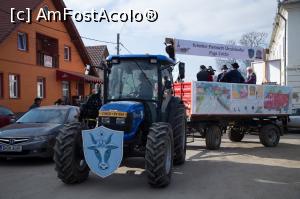 [P21] Tractorul și remorca din fruntea alaiului.  » foto by Mika
 - 
<span class="allrVoted glyphicon glyphicon-heart hidden" id="av1053586"></span>
<a class="m-l-10 hidden" id="sv1053586" onclick="voting_Foto_DelVot(,1053586,21648)" role="button">șterge vot <span class="glyphicon glyphicon-remove"></span></a>
<a id="v91053586" class=" c-red"  onclick="voting_Foto_SetVot(1053586)" role="button"><span class="glyphicon glyphicon-heart-empty"></span> <b>LIKE</b> = Votează poza</a> <img class="hidden"  id="f1053586W9" src="/imagini/loader.gif" border="0" /><span class="AjErrMes hidden" id="e1053586ErM"></span>