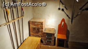 [P11] Detaliu de la nivelul 2 al donjonului unde se presupune că era bucătăria. Este ”reconstituită” soba ale cărei urme au fost identificate în vechea ruină a donjonului, alături de arme medievale (2)  » foto by Lucien
 - 
<span class="allrVoted glyphicon glyphicon-heart hidden" id="av839622"></span>
<a class="m-l-10 hidden" id="sv839622" onclick="voting_Foto_DelVot(,839622,21674)" role="button">șterge vot <span class="glyphicon glyphicon-remove"></span></a>
<a id="v9839622" class=" c-red"  onclick="voting_Foto_SetVot(839622)" role="button"><span class="glyphicon glyphicon-heart-empty"></span> <b>LIKE</b> = Votează poza</a> <img class="hidden"  id="f839622W9" src="/imagini/loader.gif" border="0" /><span class="AjErrMes hidden" id="e839622ErM"></span>