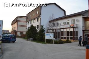 [P02] Dreapta-cladirea mai mica este pensiunea cladirea mai amre este hotelul » foto by AZE
 - 
<span class="allrVoted glyphicon glyphicon-heart hidden" id="av839775"></span>
<a class="m-l-10 hidden" id="sv839775" onclick="voting_Foto_DelVot(,839775,21675)" role="button">șterge vot <span class="glyphicon glyphicon-remove"></span></a>
<a id="v9839775" class=" c-red"  onclick="voting_Foto_SetVot(839775)" role="button"><span class="glyphicon glyphicon-heart-empty"></span> <b>LIKE</b> = Votează poza</a> <img class="hidden"  id="f839775W9" src="/imagini/loader.gif" border="0" /><span class="AjErrMes hidden" id="e839775ErM"></span>
