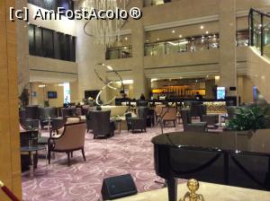 [P01] Zona hol hotel in Taizhou » foto by mishu
 - 
<span class="allrVoted glyphicon glyphicon-heart hidden" id="av725683"></span>
<a class="m-l-10 hidden" id="sv725683" onclick="voting_Foto_DelVot(,725683,21716)" role="button">șterge vot <span class="glyphicon glyphicon-remove"></span></a>
<a id="v9725683" class=" c-red"  onclick="voting_Foto_SetVot(725683)" role="button"><span class="glyphicon glyphicon-heart-empty"></span> <b>LIKE</b> = Votează poza</a> <img class="hidden"  id="f725683W9" src="/imagini/loader.gif" border="0" /><span class="AjErrMes hidden" id="e725683ErM"></span>