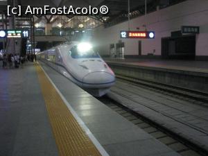 [P26] Tren de mare viteza (D sau G) si daca va uitati pe peron se vad cozile de calatori in functie de locul unde era marcat ca opreste vagonul lor. » foto by mishu
 - 
<span class="allrVoted glyphicon glyphicon-heart hidden" id="av725726"></span>
<a class="m-l-10 hidden" id="sv725726" onclick="voting_Foto_DelVot(,725726,21716)" role="button">șterge vot <span class="glyphicon glyphicon-remove"></span></a>
<a id="v9725726" class=" c-red"  onclick="voting_Foto_SetVot(725726)" role="button"><span class="glyphicon glyphicon-heart-empty"></span> <b>LIKE</b> = Votează poza</a> <img class="hidden"  id="f725726W9" src="/imagini/loader.gif" border="0" /><span class="AjErrMes hidden" id="e725726ErM"></span>