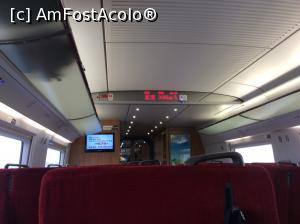 [P31] in fata vedeai date privind calatoria, numar tren, de unde a plecat si incotro merge, ce statie urmeaza si care este viteza de deplasare. Aceste informatii erau in chineza si engleza. La coltul exterior al scaunului se vede o mica agatatoare, doar acolo puteati agata geanta daca nu o puneati sus. » foto by mishu
 - 
<span class="allrVoted glyphicon glyphicon-heart hidden" id="av725733"></span>
<a class="m-l-10 hidden" id="sv725733" onclick="voting_Foto_DelVot(,725733,21716)" role="button">șterge vot <span class="glyphicon glyphicon-remove"></span></a>
<a id="v9725733" class=" c-red"  onclick="voting_Foto_SetVot(725733)" role="button"><span class="glyphicon glyphicon-heart-empty"></span> <b>LIKE</b> = Votează poza</a> <img class="hidden"  id="f725733W9" src="/imagini/loader.gif" border="0" /><span class="AjErrMes hidden" id="e725733ErM"></span>