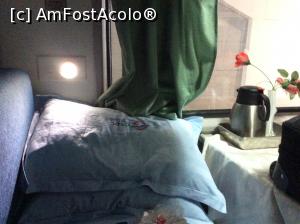 [P33] Aici avem trenurile mai modeste (K si T) insa cabina mai buna, cuseta de 4. Va rog sa remarcati prezenta vazei de flori cu acele flori nemuritoare din plastic, dar si cana pentru apa. » foto by mishu
 - 
<span class="allrVoted glyphicon glyphicon-heart hidden" id="av725737"></span>
<a class="m-l-10 hidden" id="sv725737" onclick="voting_Foto_DelVot(,725737,21716)" role="button">șterge vot <span class="glyphicon glyphicon-remove"></span></a>
<a id="v9725737" class=" c-red"  onclick="voting_Foto_SetVot(725737)" role="button"><span class="glyphicon glyphicon-heart-empty"></span> <b>LIKE</b> = Votează poza</a> <img class="hidden"  id="f725737W9" src="/imagini/loader.gif" border="0" /><span class="AjErrMes hidden" id="e725737ErM"></span>