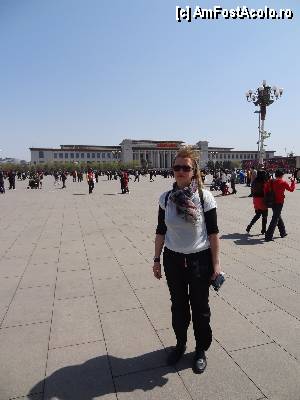 [P10] Piata Tiananmen /  ,,Colega de camera'' cu spatele la Muzeul National.  » foto by Marian Preda
 - 
<span class="allrVoted glyphicon glyphicon-heart hidden" id="av382771"></span>
<a class="m-l-10 hidden" id="sv382771" onclick="voting_Foto_DelVot(,382771,21752)" role="button">șterge vot <span class="glyphicon glyphicon-remove"></span></a>
<a id="v9382771" class=" c-red"  onclick="voting_Foto_SetVot(382771)" role="button"><span class="glyphicon glyphicon-heart-empty"></span> <b>LIKE</b> = Votează poza</a> <img class="hidden"  id="f382771W9" src="/imagini/loader.gif" border="0" /><span class="AjErrMes hidden" id="e382771ErM"></span>