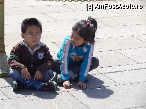 [P18] Piata Tiananmen / Copiii Chinei... » foto by Marian Preda
 - 
<span class="allrVoted glyphicon glyphicon-heart hidden" id="av382782"></span>
<a class="m-l-10 hidden" id="sv382782" onclick="voting_Foto_DelVot(,382782,21752)" role="button">șterge vot <span class="glyphicon glyphicon-remove"></span></a>
<a id="v9382782" class=" c-red"  onclick="voting_Foto_SetVot(382782)" role="button"><span class="glyphicon glyphicon-heart-empty"></span> <b>LIKE</b> = Votează poza</a> <img class="hidden"  id="f382782W9" src="/imagini/loader.gif" border="0" /><span class="AjErrMes hidden" id="e382782ErM"></span>