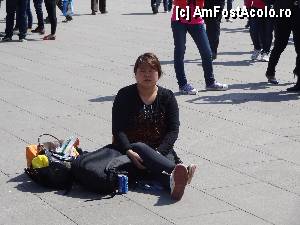 [P21] Piata Tiananmen / Mda, ne odihnim pe unde apucam. Doar suntem la piata, nu?  » foto by Marian Preda
 - 
<span class="allrVoted glyphicon glyphicon-heart hidden" id="av382787"></span>
<a class="m-l-10 hidden" id="sv382787" onclick="voting_Foto_DelVot(,382787,21752)" role="button">șterge vot <span class="glyphicon glyphicon-remove"></span></a>
<a id="v9382787" class=" c-red"  onclick="voting_Foto_SetVot(382787)" role="button"><span class="glyphicon glyphicon-heart-empty"></span> <b>LIKE</b> = Votează poza</a> <img class="hidden"  id="f382787W9" src="/imagini/loader.gif" border="0" /><span class="AjErrMes hidden" id="e382787ErM"></span>