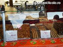 [P27] Praga - Piata de Craciun - la desert alune glasate si nuga » foto by Pragheza_Gotica
 - 
<span class="allrVoted glyphicon glyphicon-heart hidden" id="av485594"></span>
<a class="m-l-10 hidden" id="sv485594" onclick="voting_Foto_DelVot(,485594,21775)" role="button">șterge vot <span class="glyphicon glyphicon-remove"></span></a>
<a id="v9485594" class=" c-red"  onclick="voting_Foto_SetVot(485594)" role="button"><span class="glyphicon glyphicon-heart-empty"></span> <b>LIKE</b> = Votează poza</a> <img class="hidden"  id="f485594W9" src="/imagini/loader.gif" border="0" /><span class="AjErrMes hidden" id="e485594ErM"></span>