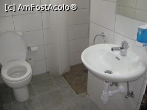[P07] Baia, apa calda la chiuveta si dus, 'non-stop' » foto by dorgo
 - 
<span class="allrVoted glyphicon glyphicon-heart hidden" id="av848796"></span>
<a class="m-l-10 hidden" id="sv848796" onclick="voting_Foto_DelVot(,848796,21818)" role="button">șterge vot <span class="glyphicon glyphicon-remove"></span></a>
<a id="v9848796" class=" c-red"  onclick="voting_Foto_SetVot(848796)" role="button"><span class="glyphicon glyphicon-heart-empty"></span> <b>LIKE</b> = Votează poza</a> <img class="hidden"  id="f848796W9" src="/imagini/loader.gif" border="0" /><span class="AjErrMes hidden" id="e848796ErM"></span>