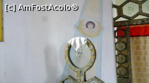 [P22] Detaliu cu icoana Maicii Domnului (în locul unde sunt icoanele împărătești ale Maicii Domnului, în partea stângă a iconostasului). Icoana de pe perete nu știu a cui este.  » foto by Lucien
 - 
<span class="allrVoted glyphicon glyphicon-heart hidden" id="av855505"></span>
<a class="m-l-10 hidden" id="sv855505" onclick="voting_Foto_DelVot(,855505,21912)" role="button">șterge vot <span class="glyphicon glyphicon-remove"></span></a>
<a id="v9855505" class=" c-red"  onclick="voting_Foto_SetVot(855505)" role="button"><span class="glyphicon glyphicon-heart-empty"></span> <b>LIKE</b> = Votează poza</a> <img class="hidden"  id="f855505W9" src="/imagini/loader.gif" border="0" /><span class="AjErrMes hidden" id="e855505ErM"></span>