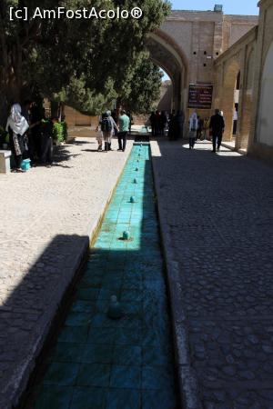 [P44] Kashan, Fin Garden, Canal periferic și intrarea la ceainărie, indicator maro » foto by mprofeanu
 - 
<span class="allrVoted glyphicon glyphicon-heart hidden" id="av863080"></span>
<a class="m-l-10 hidden" id="sv863080" onclick="voting_Foto_DelVot(,863080,21942)" role="button">șterge vot <span class="glyphicon glyphicon-remove"></span></a>
<a id="v9863080" class=" c-red"  onclick="voting_Foto_SetVot(863080)" role="button"><span class="glyphicon glyphicon-heart-empty"></span> <b>LIKE</b> = Votează poza</a> <img class="hidden"  id="f863080W9" src="/imagini/loader.gif" border="0" /><span class="AjErrMes hidden" id="e863080ErM"></span>