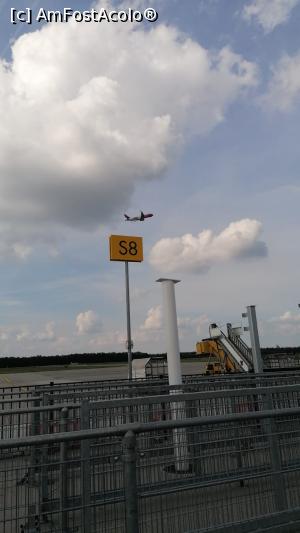 [P25] Aeroportul Eindhoven » foto by adso
 - 
<span class="allrVoted glyphicon glyphicon-heart hidden" id="av1258870"></span>
<a class="m-l-10 hidden" id="sv1258870" onclick="voting_Foto_DelVot(,1258870,21974)" role="button">șterge vot <span class="glyphicon glyphicon-remove"></span></a>
<a id="v91258870" class=" c-red"  onclick="voting_Foto_SetVot(1258870)" role="button"><span class="glyphicon glyphicon-heart-empty"></span> <b>LIKE</b> = Votează poza</a> <img class="hidden"  id="f1258870W9" src="/imagini/loader.gif" border="0" /><span class="AjErrMes hidden" id="e1258870ErM"></span>