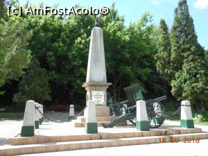 [P11] Calafat - Monumentul Eroilor, 'În amintirea bombardării Widinului în 17 maiu 1877'.  » foto by iulianic
 - 
<span class="allrVoted glyphicon glyphicon-heart hidden" id="av978889"></span>
<a class="m-l-10 hidden" id="sv978889" onclick="voting_Foto_DelVot(,978889,22108)" role="button">șterge vot <span class="glyphicon glyphicon-remove"></span></a>
<a id="v9978889" class=" c-red"  onclick="voting_Foto_SetVot(978889)" role="button"><span class="glyphicon glyphicon-heart-empty"></span> <b>LIKE</b> = Votează poza</a> <img class="hidden"  id="f978889W9" src="/imagini/loader.gif" border="0" /><span class="AjErrMes hidden" id="e978889ErM"></span>