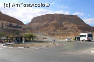 [P02] Masada și Stânca ei, acolo vom ajunge pe jos, în dreapta este stația de autobuz, în stânga se urcă la Complexul Centrului de Informare Turistică » foto by mprofeanu
 - 
<span class="allrVoted glyphicon glyphicon-heart hidden" id="av1146627"></span>
<a class="m-l-10 hidden" id="sv1146627" onclick="voting_Foto_DelVot(,1146627,22151)" role="button">șterge vot <span class="glyphicon glyphicon-remove"></span></a>
<a id="v91146627" class=" c-red"  onclick="voting_Foto_SetVot(1146627)" role="button"><span class="glyphicon glyphicon-heart-empty"></span> <b>LIKE</b> = Votează poza</a> <img class="hidden"  id="f1146627W9" src="/imagini/loader.gif" border="0" /><span class="AjErrMes hidden" id="e1146627ErM"></span>