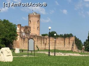 [P20] zidurile ruine ale Curtii Domnesti si Turnul Chindiei » foto by Dan&Ema
 - 
<span class="allrVoted glyphicon glyphicon-heart hidden" id="av870107"></span>
<a class="m-l-10 hidden" id="sv870107" onclick="voting_Foto_DelVot(,870107,22157)" role="button">șterge vot <span class="glyphicon glyphicon-remove"></span></a>
<a id="v9870107" class=" c-red"  onclick="voting_Foto_SetVot(870107)" role="button"><span class="glyphicon glyphicon-heart-empty"></span> <b>LIKE</b> = Votează poza</a> <img class="hidden"  id="f870107W9" src="/imagini/loader.gif" border="0" /><span class="AjErrMes hidden" id="e870107ErM"></span>