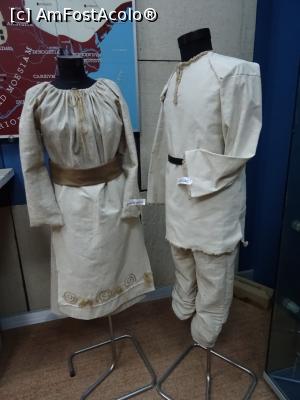 [P05] Costume daci - Muzeul de Istorie, Târgoviște.  » foto by tata123 🔱
 - 
<span class="allrVoted glyphicon glyphicon-heart hidden" id="av1052671"></span>
<a class="m-l-10 hidden" id="sv1052671" onclick="voting_Foto_DelVot(,1052671,22157)" role="button">șterge vot <span class="glyphicon glyphicon-remove"></span></a>
<a id="v91052671" class=" c-red"  onclick="voting_Foto_SetVot(1052671)" role="button"><span class="glyphicon glyphicon-heart-empty"></span> <b>LIKE</b> = Votează poza</a> <img class="hidden"  id="f1052671W9" src="/imagini/loader.gif" border="0" /><span class="AjErrMes hidden" id="e1052671ErM"></span>