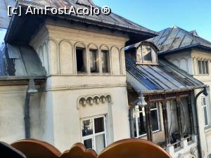 [P12] Porumbei la fereastra mansardei Caselor Nicodim » foto by adso
 - 
<span class="allrVoted glyphicon glyphicon-heart hidden" id="av1271713"></span>
<a class="m-l-10 hidden" id="sv1271713" onclick="voting_Foto_DelVot(,1271713,22163)" role="button">șterge vot <span class="glyphicon glyphicon-remove"></span></a>
<a id="v91271713" class=" c-red"  onclick="voting_Foto_SetVot(1271713)" role="button"><span class="glyphicon glyphicon-heart-empty"></span> <b>LIKE</b> = Votează poza</a> <img class="hidden"  id="f1271713W9" src="/imagini/loader.gif" border="0" /><span class="AjErrMes hidden" id="e1271713ErM"></span>