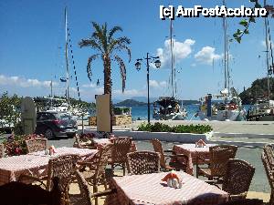 [P01] Vedere din taverna Panorama. Se pot observa faleza statiunii Nydri, portul, precum si o bucatica din insula Madouri.  » foto by alexvat
 - 
<span class="allrVoted glyphicon glyphicon-heart hidden" id="av464888"></span>
<a class="m-l-10 hidden" id="sv464888" onclick="voting_Foto_DelVot(,464888,22299)" role="button">șterge vot <span class="glyphicon glyphicon-remove"></span></a>
<a id="v9464888" class=" c-red"  onclick="voting_Foto_SetVot(464888)" role="button"><span class="glyphicon glyphicon-heart-empty"></span> <b>LIKE</b> = Votează poza</a> <img class="hidden"  id="f464888W9" src="/imagini/loader.gif" border="0" /><span class="AjErrMes hidden" id="e464888ErM"></span>
