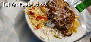 [P09] giros la ya souvlaki » foto by Nobodyforever
 - 
<span class="allrVoted glyphicon glyphicon-heart hidden" id="av1322709"></span>
<a class="m-l-10 hidden" id="sv1322709" onclick="voting_Foto_DelVot(,1322709,22302)" role="button">șterge vot <span class="glyphicon glyphicon-remove"></span></a>
<a id="v91322709" class=" c-red"  onclick="voting_Foto_SetVot(1322709)" role="button"><span class="glyphicon glyphicon-heart-empty"></span> <b>LIKE</b> = Votează poza</a> <img class="hidden"  id="f1322709W9" src="/imagini/loader.gif" border="0" /><span class="AjErrMes hidden" id="e1322709ErM"></span>