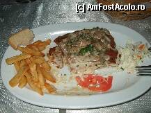 [P08] Pui a la creme la taverna Stratos » foto by yarine
 - 
<span class="allrVoted glyphicon glyphicon-heart hidden" id="av252662"></span>
<a class="m-l-10 hidden" id="sv252662" onclick="voting_Foto_DelVot(,252662,22304)" role="button">șterge vot <span class="glyphicon glyphicon-remove"></span></a>
<a id="v9252662" class=" c-red"  onclick="voting_Foto_SetVot(252662)" role="button"><span class="glyphicon glyphicon-heart-empty"></span> <b>LIKE</b> = Votează poza</a> <img class="hidden"  id="f252662W9" src="/imagini/loader.gif" border="0" /><span class="AjErrMes hidden" id="e252662ErM"></span>