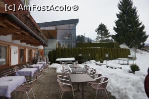 [P02] Terasa din faţa intrării.  » foto by Utube
 - 
<span class="allrVoted glyphicon glyphicon-heart hidden" id="av881319"></span>
<a class="m-l-10 hidden" id="sv881319" onclick="voting_Foto_DelVot(,881319,22346)" role="button">șterge vot <span class="glyphicon glyphicon-remove"></span></a>
<a id="v9881319" class=" c-red"  onclick="voting_Foto_SetVot(881319)" role="button"><span class="glyphicon glyphicon-heart-empty"></span> <b>LIKE</b> = Votează poza</a> <img class="hidden"  id="f881319W9" src="/imagini/loader.gif" border="0" /><span class="AjErrMes hidden" id="e881319ErM"></span>