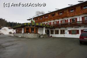 [P04] Parcarea hotelului şi a doua intrare.  » foto by Utube
 - 
<span class="allrVoted glyphicon glyphicon-heart hidden" id="av881321"></span>
<a class="m-l-10 hidden" id="sv881321" onclick="voting_Foto_DelVot(,881321,22346)" role="button">șterge vot <span class="glyphicon glyphicon-remove"></span></a>
<a id="v9881321" class=" c-red"  onclick="voting_Foto_SetVot(881321)" role="button"><span class="glyphicon glyphicon-heart-empty"></span> <b>LIKE</b> = Votează poza</a> <img class="hidden"  id="f881321W9" src="/imagini/loader.gif" border="0" /><span class="AjErrMes hidden" id="e881321ErM"></span>