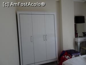 [P16] Rosso Hotel 3* Izmit - dulapul » foto by nicole33
 - 
<span class="allrVoted glyphicon glyphicon-heart hidden" id="av883222"></span>
<a class="m-l-10 hidden" id="sv883222" onclick="voting_Foto_DelVot(,883222,22373)" role="button">șterge vot <span class="glyphicon glyphicon-remove"></span></a>
<a id="v9883222" class=" c-red"  onclick="voting_Foto_SetVot(883222)" role="button"><span class="glyphicon glyphicon-heart-empty"></span> <b>LIKE</b> = Votează poza</a> <img class="hidden"  id="f883222W9" src="/imagini/loader.gif" border="0" /><span class="AjErrMes hidden" id="e883222ErM"></span>