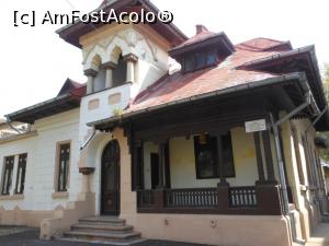 [P18] Oltenița - Casa Bărbulescu proiectată de Ioan Cernescu în 1926. » foto by iulianic
 - 
<span class="allrVoted glyphicon glyphicon-heart hidden" id="av1252345"></span>
<a class="m-l-10 hidden" id="sv1252345" onclick="voting_Foto_DelVot(,1252345,22428)" role="button">șterge vot <span class="glyphicon glyphicon-remove"></span></a>
<a id="v91252345" class=" c-red"  onclick="voting_Foto_SetVot(1252345)" role="button"><span class="glyphicon glyphicon-heart-empty"></span> <b>LIKE</b> = Votează poza</a> <img class="hidden"  id="f1252345W9" src="/imagini/loader.gif" border="0" /><span class="AjErrMes hidden" id="e1252345ErM"></span>