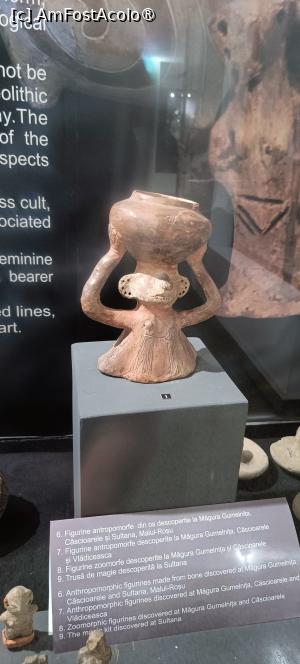 [P19] Statuetă cu vas pe cap. » foto by tata123 🔱
 - 
<span class="allrVoted glyphicon glyphicon-heart hidden" id="av1525615"></span>
<a class="m-l-10 hidden" id="sv1525615" onclick="voting_Foto_DelVot(,1525615,22428)" role="button">șterge vot <span class="glyphicon glyphicon-remove"></span></a>
<a id="v91525615" class=" c-red"  onclick="voting_Foto_SetVot(1525615)" role="button"><span class="glyphicon glyphicon-heart-empty"></span> <b>LIKE</b> = Votează poza</a> <img class="hidden"  id="f1525615W9" src="/imagini/loader.gif" border="0" /><span class="AjErrMes hidden" id="e1525615ErM"></span>