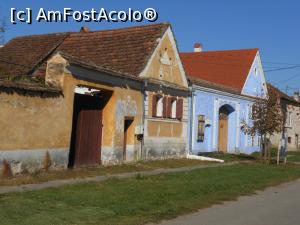 [P23] Șona - În centrul satului, Casa Albastră și o altă casă a cărei fațadă va fi restaurată. » foto by iulianic
 - 
<span class="allrVoted glyphicon glyphicon-heart hidden" id="av1332352"></span>
<a class="m-l-10 hidden" id="sv1332352" onclick="voting_Foto_DelVot(,1332352,22448)" role="button">șterge vot <span class="glyphicon glyphicon-remove"></span></a>
<a id="v91332352" class=" c-red"  onclick="voting_Foto_SetVot(1332352)" role="button"><span class="glyphicon glyphicon-heart-empty"></span> <b>LIKE</b> = Votează poza</a> <img class="hidden"  id="f1332352W9" src="/imagini/loader.gif" border="0" /><span class="AjErrMes hidden" id="e1332352ErM"></span>
