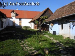 [P24] Șona - Casa Albastră, curtea interioară. » foto by iulianic
 - 
<span class="allrVoted glyphicon glyphicon-heart hidden" id="av1332353"></span>
<a class="m-l-10 hidden" id="sv1332353" onclick="voting_Foto_DelVot(,1332353,22448)" role="button">șterge vot <span class="glyphicon glyphicon-remove"></span></a>
<a id="v91332353" class=" c-red"  onclick="voting_Foto_SetVot(1332353)" role="button"><span class="glyphicon glyphicon-heart-empty"></span> <b>LIKE</b> = Votează poza</a> <img class="hidden"  id="f1332353W9" src="/imagini/loader.gif" border="0" /><span class="AjErrMes hidden" id="e1332353ErM"></span>