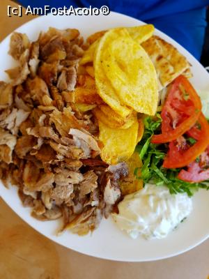 [P11] Gyros pork...  » foto by iulian68
 - 
<span class="allrVoted glyphicon glyphicon-heart hidden" id="av1011254"></span>
<a class="m-l-10 hidden" id="sv1011254" onclick="voting_Foto_DelVot(,1011254,22481)" role="button">șterge vot <span class="glyphicon glyphicon-remove"></span></a>
<a id="v91011254" class=" c-red"  onclick="voting_Foto_SetVot(1011254)" role="button"><span class="glyphicon glyphicon-heart-empty"></span> <b>LIKE</b> = Votează poza</a> <img class="hidden"  id="f1011254W9" src="/imagini/loader.gif" border="0" /><span class="AjErrMes hidden" id="e1011254ErM"></span>