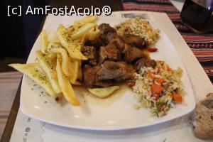 [P29] Rethymno, Restaurantul O Psaras, Stifado de vită”, tocană de vițel » foto by mprofeanu
 - 
<span class="allrVoted glyphicon glyphicon-heart hidden" id="av1273335"></span>
<a class="m-l-10 hidden" id="sv1273335" onclick="voting_Foto_DelVot(,1273335,22481)" role="button">șterge vot <span class="glyphicon glyphicon-remove"></span></a>
<a id="v91273335" class=" c-red"  onclick="voting_Foto_SetVot(1273335)" role="button"><span class="glyphicon glyphicon-heart-empty"></span> <b>LIKE</b> = Votează poza</a> <img class="hidden"  id="f1273335W9" src="/imagini/loader.gif" border="0" /><span class="AjErrMes hidden" id="e1273335ErM"></span>