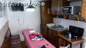 [P11] Interior ”sufragerie” (detaliu) al Casei Zabos. Bucătăria este dotată cu de toate, inclusiv plită aragaz și frigider (nu apare în imagine). Pe perete, un TV LCD cu multe posturi » foto by Lucien
 - 
<span class="allrVoted glyphicon glyphicon-heart hidden" id="av890410"></span>
<a class="m-l-10 hidden" id="sv890410" onclick="voting_Foto_DelVot(,890410,22515)" role="button">șterge vot <span class="glyphicon glyphicon-remove"></span></a>
<a id="v9890410" class=" c-red"  onclick="voting_Foto_SetVot(890410)" role="button"><span class="glyphicon glyphicon-heart-empty"></span> <b>LIKE</b> = Votează poza</a> <img class="hidden"  id="f890410W9" src="/imagini/loader.gif" border="0" /><span class="AjErrMes hidden" id="e890410ErM"></span>