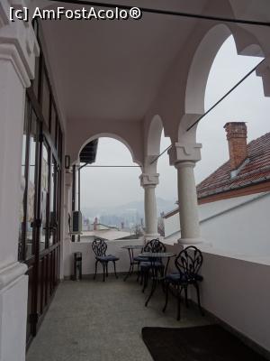 [P04] Pridvor de acces și loc pentru fumători - Restaurant Maisonette.  » foto by tata123 🔱
 - 
<span class="allrVoted glyphicon glyphicon-heart hidden" id="av954219"></span>
<a class="m-l-10 hidden" id="sv954219" onclick="voting_Foto_DelVot(,954219,22572)" role="button">șterge vot <span class="glyphicon glyphicon-remove"></span></a>
<a id="v9954219" class=" c-red"  onclick="voting_Foto_SetVot(954219)" role="button"><span class="glyphicon glyphicon-heart-empty"></span> <b>LIKE</b> = Votează poza</a> <img class="hidden"  id="f954219W9" src="/imagini/loader.gif" border="0" /><span class="AjErrMes hidden" id="e954219ErM"></span>