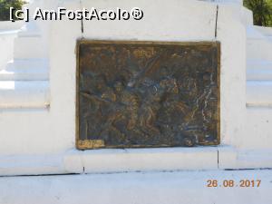 [P13] Zimnicea - Scene de luptă pe soclul Monumentului Eroilor.  » foto by iulianic
 - 
<span class="allrVoted glyphicon glyphicon-heart hidden" id="av895601"></span>
<a class="m-l-10 hidden" id="sv895601" onclick="voting_Foto_DelVot(,895601,22671)" role="button">șterge vot <span class="glyphicon glyphicon-remove"></span></a>
<a id="v9895601" class=" c-red"  onclick="voting_Foto_SetVot(895601)" role="button"><span class="glyphicon glyphicon-heart-empty"></span> <b>LIKE</b> = Votează poza</a> <img class="hidden"  id="f895601W9" src="/imagini/loader.gif" border="0" /><span class="AjErrMes hidden" id="e895601ErM"></span>