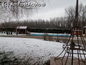 [P18] Curtea pensiunii. Se poate observa piscina.  » foto by Safta Radu
 - 
<span class="allrVoted glyphicon glyphicon-heart hidden" id="av944926"></span>
<a class="m-l-10 hidden" id="sv944926" onclick="voting_Foto_DelVot(,944926,22680)" role="button">șterge vot <span class="glyphicon glyphicon-remove"></span></a>
<a id="v9944926" class=" c-red"  onclick="voting_Foto_SetVot(944926)" role="button"><span class="glyphicon glyphicon-heart-empty"></span> <b>LIKE</b> = Votează poza</a> <img class="hidden"  id="f944926W9" src="/imagini/loader.gif" border="0" /><span class="AjErrMes hidden" id="e944926ErM"></span>