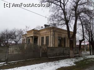 [P20] Localnicii spun că în această casă, din spatele pensiunii, a fost citită Proclamaţia de la Islaz, din 9 iunie 1848.  » foto by Safta Radu
 - 
<span class="allrVoted glyphicon glyphicon-heart hidden" id="av944931"></span>
<a class="m-l-10 hidden" id="sv944931" onclick="voting_Foto_DelVot(,944931,22680)" role="button">șterge vot <span class="glyphicon glyphicon-remove"></span></a>
<a id="v9944931" class=" c-red"  onclick="voting_Foto_SetVot(944931)" role="button"><span class="glyphicon glyphicon-heart-empty"></span> <b>LIKE</b> = Votează poza</a> <img class="hidden"  id="f944931W9" src="/imagini/loader.gif" border="0" /><span class="AjErrMes hidden" id="e944931ErM"></span>