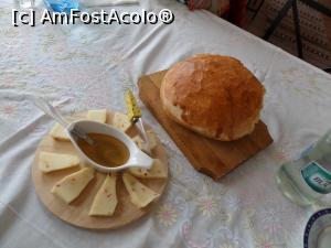 [P07] Caciotta cu ardei iute, miere şi pâine caldă.  » foto by Safta Radu
 - 
<span class="allrVoted glyphicon glyphicon-heart hidden" id="av944883"></span>
<a class="m-l-10 hidden" id="sv944883" onclick="voting_Foto_DelVot(,944883,22680)" role="button">șterge vot <span class="glyphicon glyphicon-remove"></span></a>
<a id="v9944883" class=" c-red"  onclick="voting_Foto_SetVot(944883)" role="button"><span class="glyphicon glyphicon-heart-empty"></span> <b>LIKE</b> = Votează poza</a> <img class="hidden"  id="f944883W9" src="/imagini/loader.gif" border="0" /><span class="AjErrMes hidden" id="e944883ErM"></span>