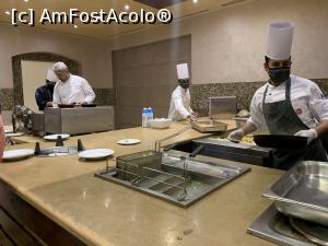 [P18] Bucatarii in restaurant » foto by BalaciPaul
 - 
<span class="allrVoted glyphicon glyphicon-heart hidden" id="av1285534"></span>
<a class="m-l-10 hidden" id="sv1285534" onclick="voting_Foto_DelVot(,1285534,22687)" role="button">șterge vot <span class="glyphicon glyphicon-remove"></span></a>
<a id="v91285534" class=" c-red"  onclick="voting_Foto_SetVot(1285534)" role="button"><span class="glyphicon glyphicon-heart-empty"></span> <b>LIKE</b> = Votează poza</a> <img class="hidden"  id="f1285534W9" src="/imagini/loader.gif" border="0" /><span class="AjErrMes hidden" id="e1285534ErM"></span>