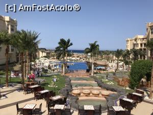 [P02] Tropitel Sahl Hasheesh - vedere spre piscină şi spre mare de pe terasa Lobby Barului » foto by nicole33
 - 
<span class="allrVoted glyphicon glyphicon-heart hidden" id="av1270789"></span>
<a class="m-l-10 hidden" id="sv1270789" onclick="voting_Foto_DelVot(,1270789,22687)" role="button">șterge vot <span class="glyphicon glyphicon-remove"></span></a>
<a id="v91270789" class=" c-red"  onclick="voting_Foto_SetVot(1270789)" role="button"><span class="glyphicon glyphicon-heart-empty"></span> <b>LIKE</b> = Votează poza</a> <img class="hidden"  id="f1270789W9" src="/imagini/loader.gif" border="0" /><span class="AjErrMes hidden" id="e1270789ErM"></span>