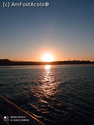 [P21] Apus de soare la Marea Roșie. » foto by Rodel
 - 
<span class="allrVoted glyphicon glyphicon-heart hidden" id="av1280730"></span>
<a class="m-l-10 hidden" id="sv1280730" onclick="voting_Foto_DelVot(,1280730,22687)" role="button">șterge vot <span class="glyphicon glyphicon-remove"></span></a>
<a id="v91280730" class=" c-red"  onclick="voting_Foto_SetVot(1280730)" role="button"><span class="glyphicon glyphicon-heart-empty"></span> <b>LIKE</b> = Votează poza</a> <img class="hidden"  id="f1280730W9" src="/imagini/loader.gif" border="0" /><span class="AjErrMes hidden" id="e1280730ErM"></span>