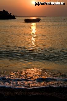[P06] barca pescareasca in dreptul plajei Agigea » foto by sandu.53
 - 
<span class="allrVoted glyphicon glyphicon-heart hidden" id="av117229"></span>
<a class="m-l-10 hidden" id="sv117229" onclick="voting_Foto_DelVot(,117229,22689)" role="button">șterge vot <span class="glyphicon glyphicon-remove"></span></a>
<a id="v9117229" class=" c-red"  onclick="voting_Foto_SetVot(117229)" role="button"><span class="glyphicon glyphicon-heart-empty"></span> <b>LIKE</b> = Votează poza</a> <img class="hidden"  id="f117229W9" src="/imagini/loader.gif" border="0" /><span class="AjErrMes hidden" id="e117229ErM"></span>