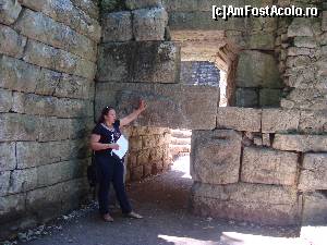 [P13] poarta pe care se putea intra doar daca te aplecai... pe frontispiciu se afla simbolul BUTHRINTULUI- taurul ranit » foto by danadana*
 - 
<span class="allrVoted glyphicon glyphicon-heart hidden" id="av541808"></span>
<a class="m-l-10 hidden" id="sv541808" onclick="voting_Foto_DelVot(,541808,22820)" role="button">șterge vot <span class="glyphicon glyphicon-remove"></span></a>
<a id="v9541808" class=" c-red"  onclick="voting_Foto_SetVot(541808)" role="button"><span class="glyphicon glyphicon-heart-empty"></span> <b>LIKE</b> = Votează poza</a> <img class="hidden"  id="f541808W9" src="/imagini/loader.gif" border="0" /><span class="AjErrMes hidden" id="e541808ErM"></span>