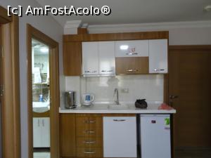 [P16] Ecrin Hotel Altintaş - chicineta din living » foto by nicole33
 - 
<span class="allrVoted glyphicon glyphicon-heart hidden" id="av908237"></span>
<a class="m-l-10 hidden" id="sv908237" onclick="voting_Foto_DelVot(,908237,22824)" role="button">șterge vot <span class="glyphicon glyphicon-remove"></span></a>
<a id="v9908237" class=" c-red"  onclick="voting_Foto_SetVot(908237)" role="button"><span class="glyphicon glyphicon-heart-empty"></span> <b>LIKE</b> = Votează poza</a> <img class="hidden"  id="f908237W9" src="/imagini/loader.gif" border="0" /><span class="AjErrMes hidden" id="e908237ErM"></span>