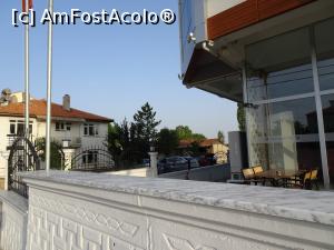 [P29] Ecrin Hotel Altintaş - terasa pentru fumători şi parcarea » foto by nicole33
 - 
<span class="allrVoted glyphicon glyphicon-heart hidden" id="av908250"></span>
<a class="m-l-10 hidden" id="sv908250" onclick="voting_Foto_DelVot(,908250,22824)" role="button">șterge vot <span class="glyphicon glyphicon-remove"></span></a>
<a id="v9908250" class=" c-red"  onclick="voting_Foto_SetVot(908250)" role="button"><span class="glyphicon glyphicon-heart-empty"></span> <b>LIKE</b> = Votează poza</a> <img class="hidden"  id="f908250W9" src="/imagini/loader.gif" border="0" /><span class="AjErrMes hidden" id="e908250ErM"></span>