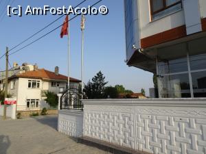 [P03] Ecrin Hotel Altintaş - intrarea în parcarea proprie gratuită » foto by nicole33
 - 
<span class="allrVoted glyphicon glyphicon-heart hidden" id="av908224"></span>
<a class="m-l-10 hidden" id="sv908224" onclick="voting_Foto_DelVot(,908224,22824)" role="button">șterge vot <span class="glyphicon glyphicon-remove"></span></a>
<a id="v9908224" class=" c-red"  onclick="voting_Foto_SetVot(908224)" role="button"><span class="glyphicon glyphicon-heart-empty"></span> <b>LIKE</b> = Votează poza</a> <img class="hidden"  id="f908224W9" src="/imagini/loader.gif" border="0" /><span class="AjErrMes hidden" id="e908224ErM"></span>