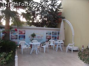 [P09] o terasa la intrarea in hotel » foto by adrianbogdan
 - 
<span class="allrVoted glyphicon glyphicon-heart hidden" id="av910499"></span>
<a class="m-l-10 hidden" id="sv910499" onclick="voting_Foto_DelVot(,910499,22843)" role="button">șterge vot <span class="glyphicon glyphicon-remove"></span></a>
<a id="v9910499" class=" c-red"  onclick="voting_Foto_SetVot(910499)" role="button"><span class="glyphicon glyphicon-heart-empty"></span> <b>LIKE</b> = Votează poza</a> <img class="hidden"  id="f910499W9" src="/imagini/loader.gif" border="0" /><span class="AjErrMes hidden" id="e910499ErM"></span>