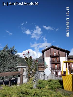 [P01] Trandafiri roșii proiectați pe albul zăpezii de pe masivul Mont Blanc și hotelul Alpechiara. Balconul de la ultimul etaj era al camerei noastre.  » foto by Alina53
 - 
<span class="allrVoted glyphicon glyphicon-heart hidden" id="av914275"></span>
<a class="m-l-10 hidden" id="sv914275" onclick="voting_Foto_DelVot(,914275,22914)" role="button">șterge vot <span class="glyphicon glyphicon-remove"></span></a>
<a id="v9914275" class=" c-red"  onclick="voting_Foto_SetVot(914275)" role="button"><span class="glyphicon glyphicon-heart-empty"></span> <b>LIKE</b> = Votează poza</a> <img class="hidden"  id="f914275W9" src="/imagini/loader.gif" border="0" /><span class="AjErrMes hidden" id="e914275ErM"></span>
